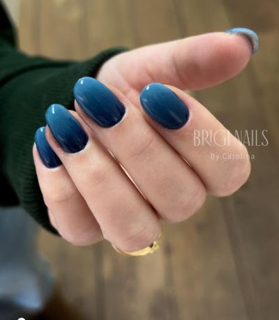 This amazing blue ombre will definitely make someone skip a heartbeat. These ombre nails are a classy and perfect option for your next dinner date.