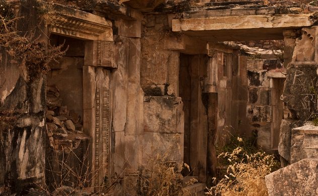 Haunted Places - Bangarh Fort, India